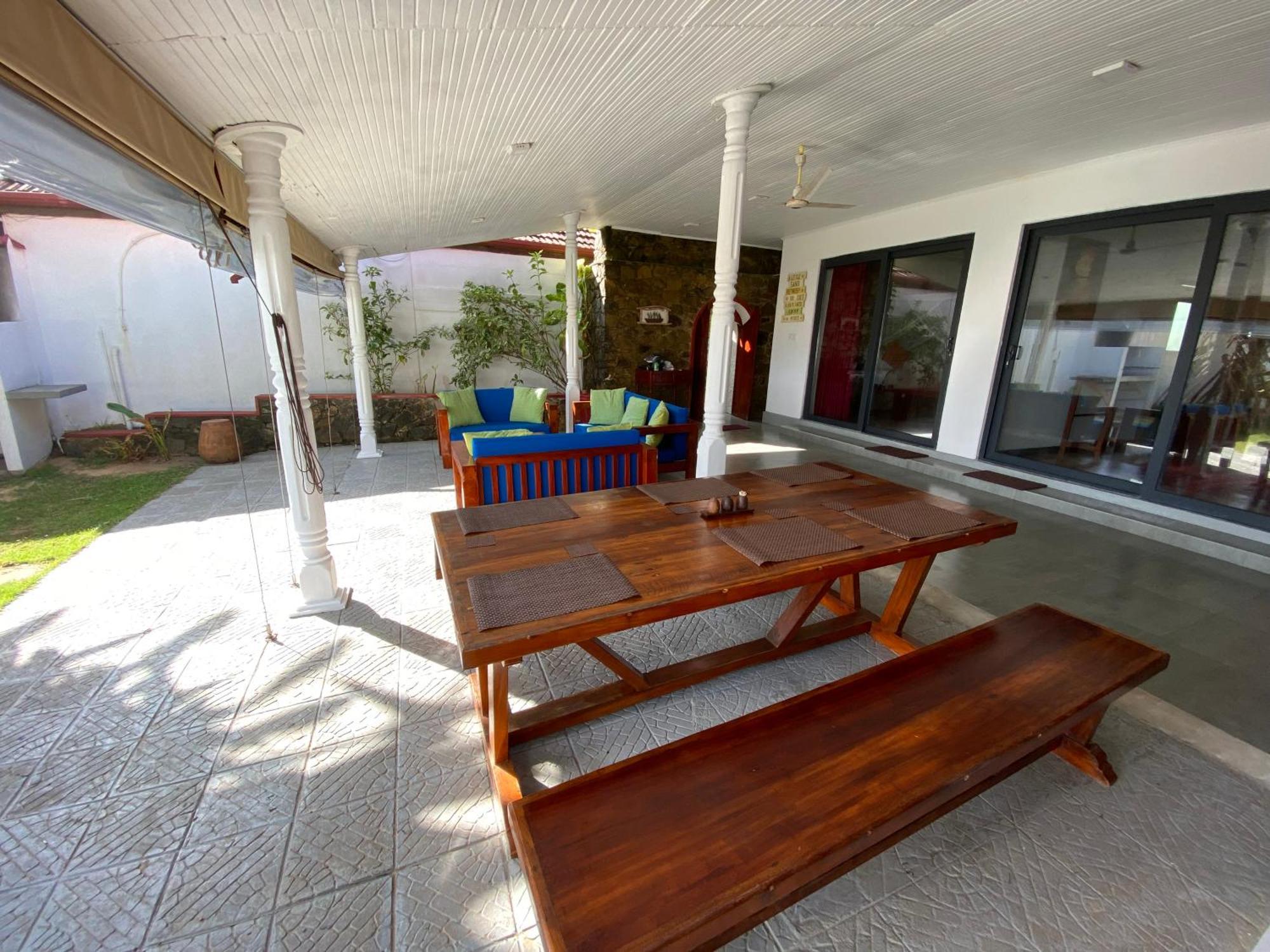 Tropical Beach House Hikkaduwa Exterior photo