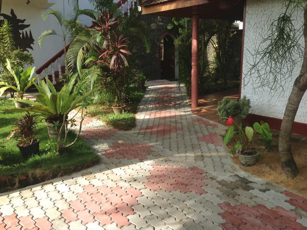 Tropical Beach House Hikkaduwa Exterior photo